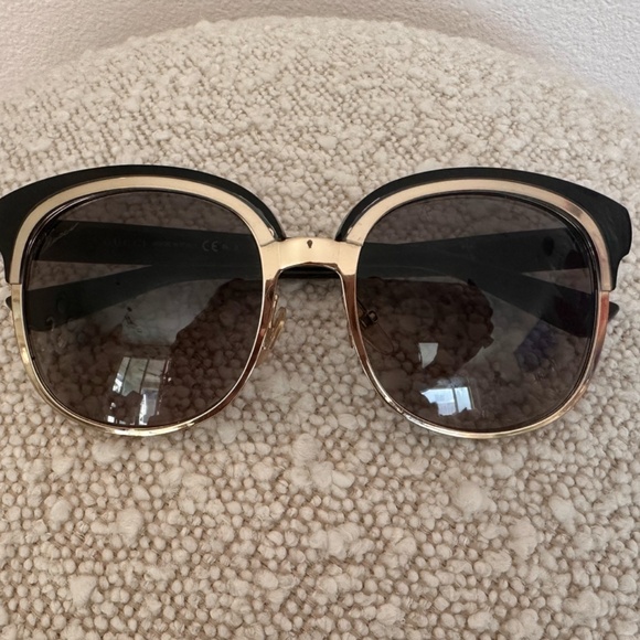 GUCCI Oversized Black and Gold Metal Sunglasses